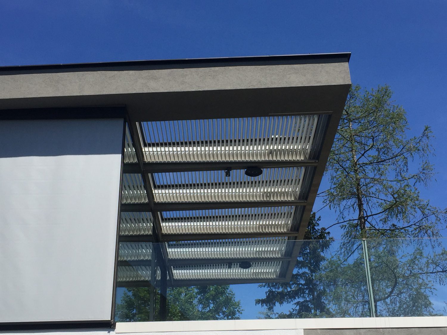 SUNSHIELD-Steel-Frame-Louver-Roof-Innsbruck-AT-Rohregger-88E-Ref.-151103-A1