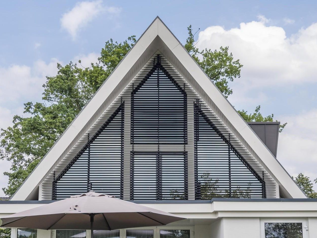 sunshield-88e-louver-private-home-denekamp-nl-1