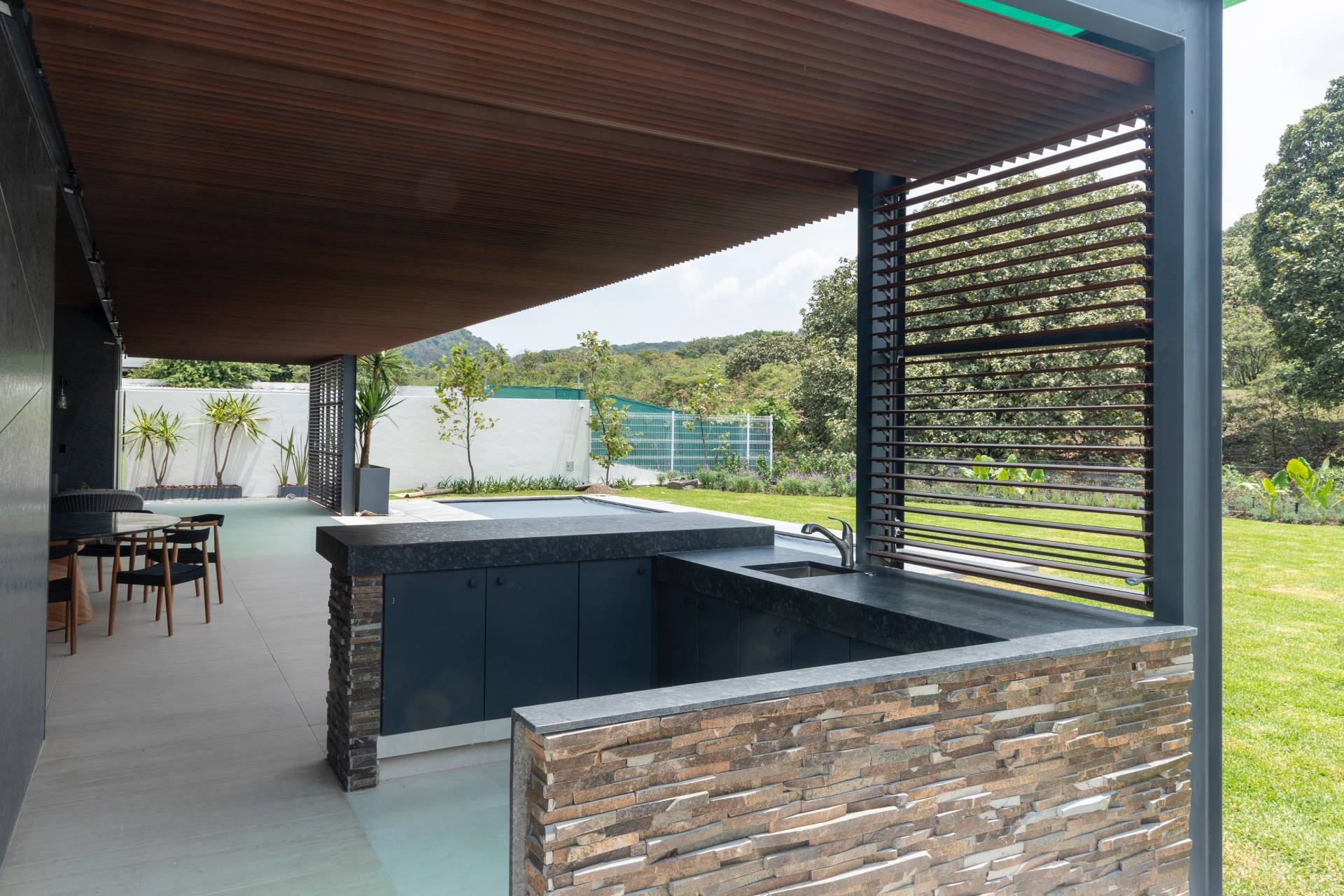 Sunshield - 88E Louver Roof - 191401, Mexico, Ayamonte, 88E-Woodlike, B1