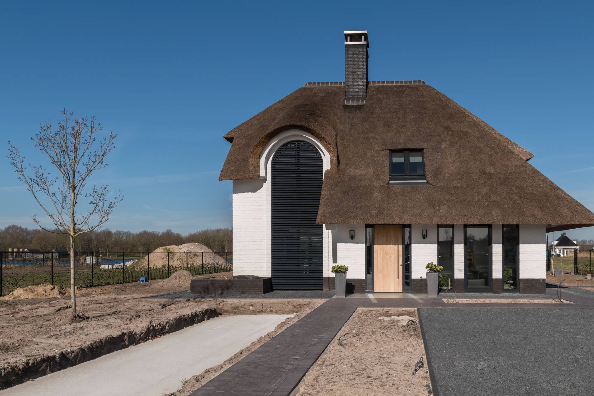 sunshield-200628-96e-arch-private-home-arcen-nl-7